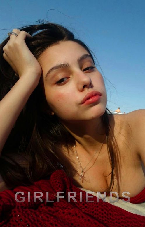 brunette companions in Paris, party escorts Paris, brunette escort paris, Incall service in Paris, Elite companion in Paris, Private trips paris, un service de massage à paris, Vip escort paris